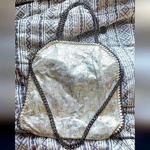 ♥️💎🛳️NWT Microfiber Silver Metallic Shoulder Bag.